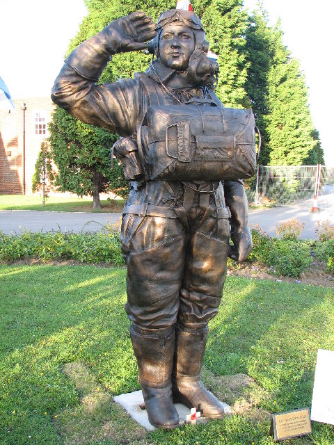 Statue of Andrew Mynarski