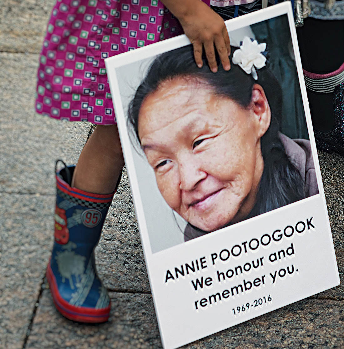 Plaque commémorative d’Annie Pootoogook Plaque commémorative d’Annie Pootoogook