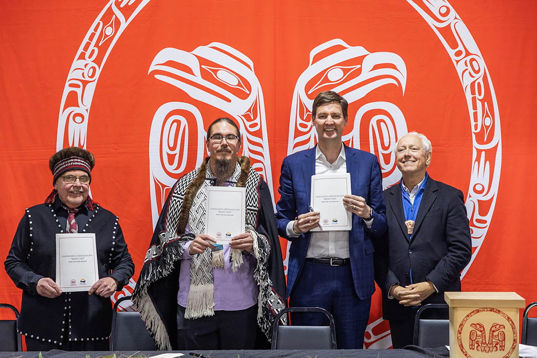 Signing of the Gaayhllxid/Gíihlagalgang “Rising Tide” Haida Title Lands Agreement Signing of the Gaayhllxid/Gíihlagalgang “Rising Tide” Haida Title Lands Agreement