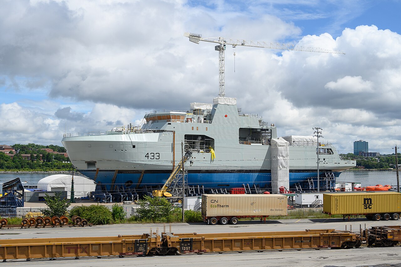 <p>HMCS <em>William Hall</em><br /> </p> Colour photo of naval vessel.
