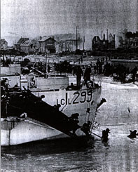 Carvil Ritcey a atterri sur les plages de Normandie à bord d’un navire de débarquement comme celui-ci. Le 6 juin, 1944.