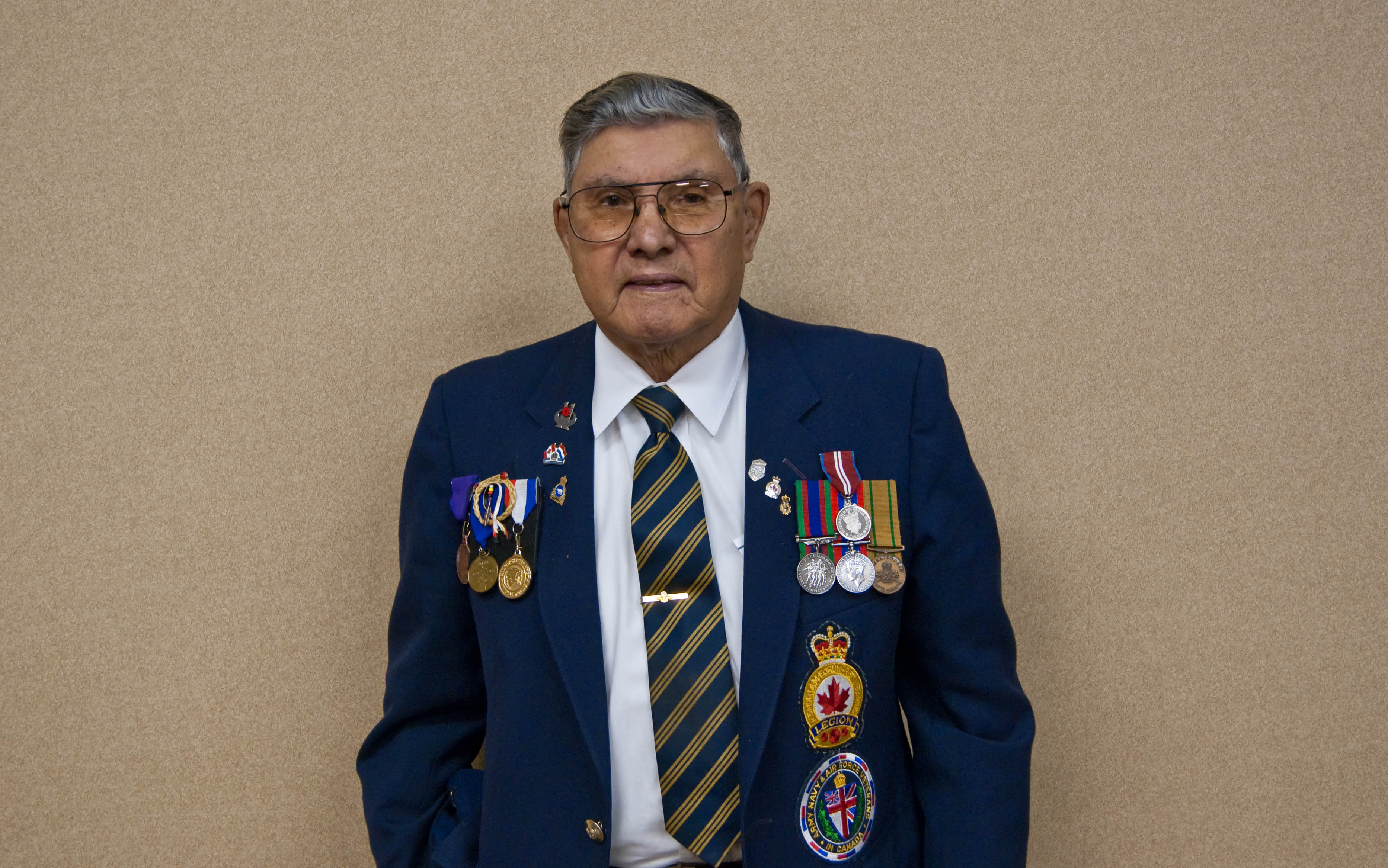 Frank Tomkins lors d’un événement du Projet Mémoire à Saskatoon, en Saskatchewan. Octobre 2012.