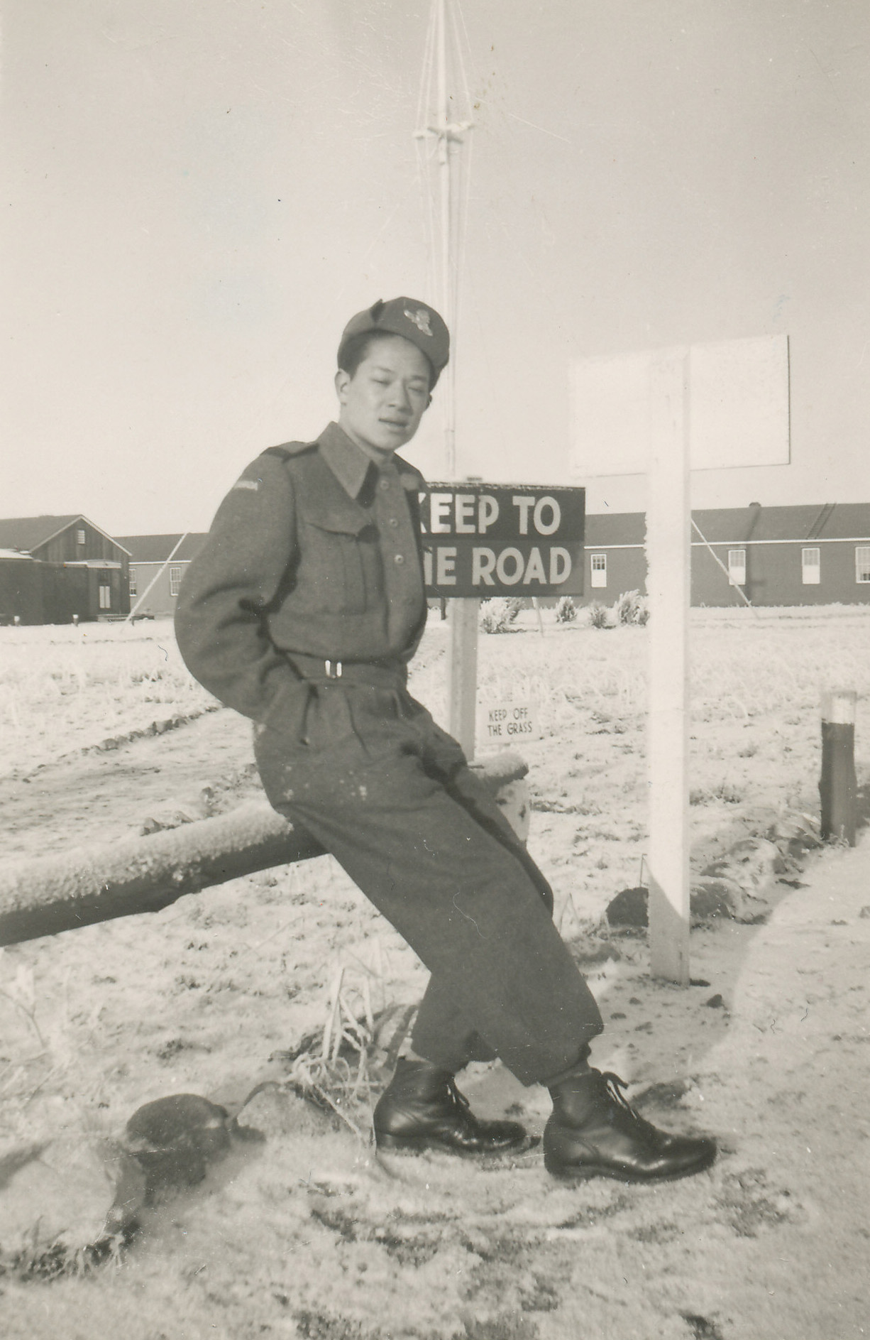 Victor Wong en entrainement à Camp Shilo, Manitoba, 1944.