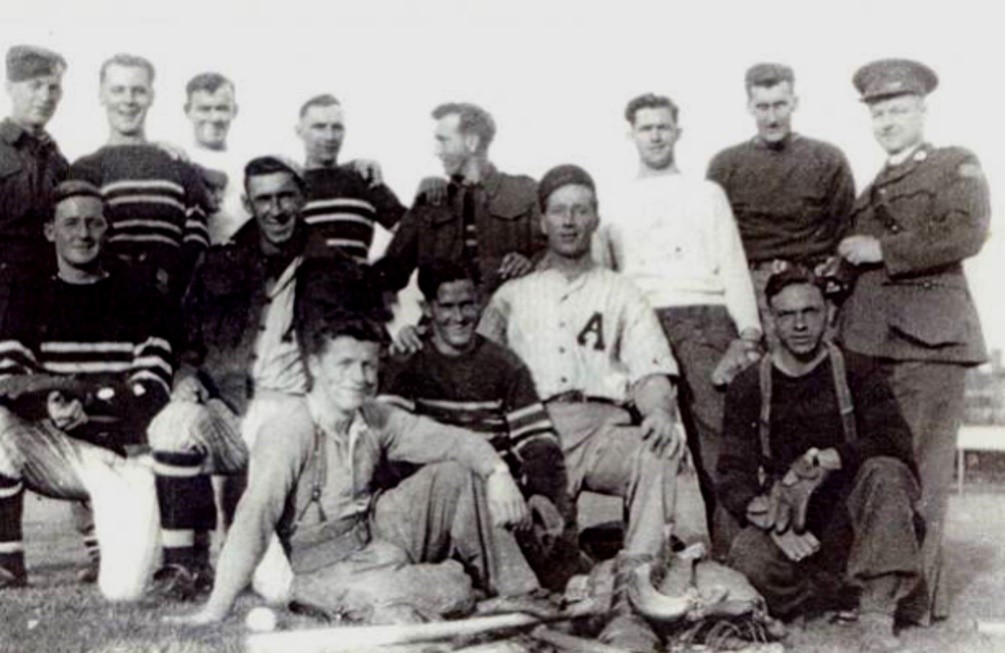 L’équipe de baseball championne du North Shore (NB) Regiment