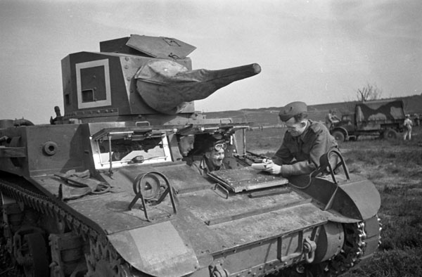 Canadians examine tank in England 1942