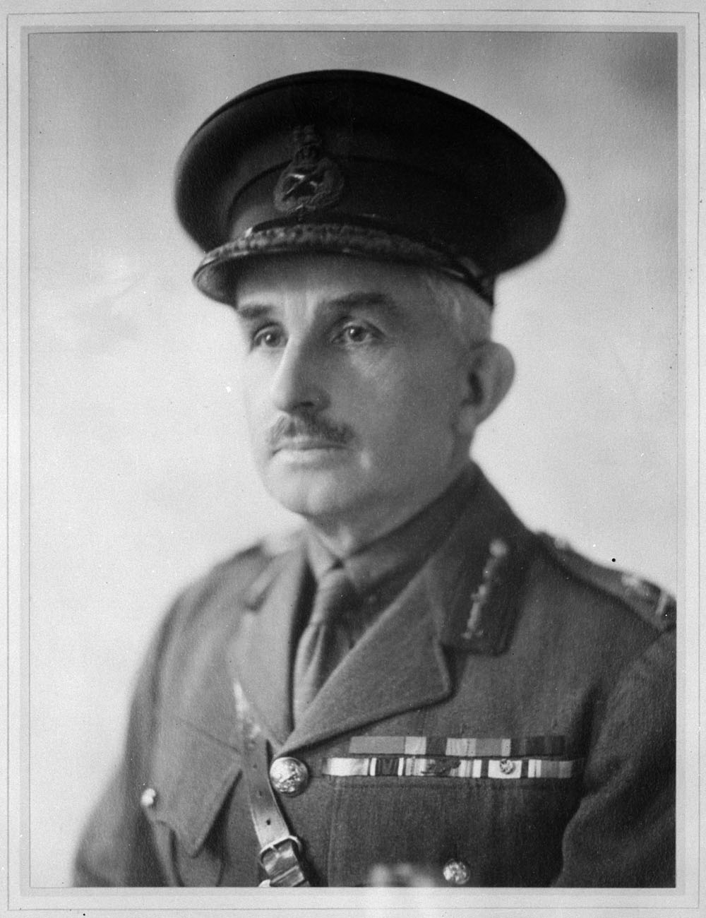 Le major général H.C. Thacker Le major général H.C. Thacker