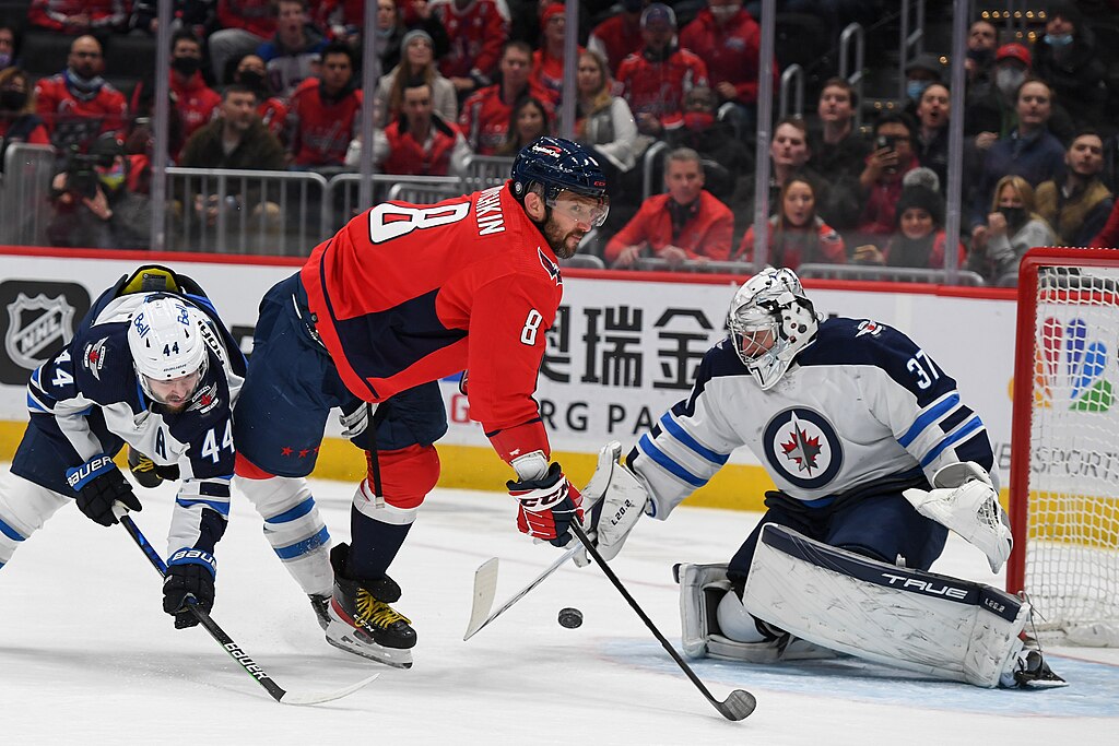 Connor Hellebuyck