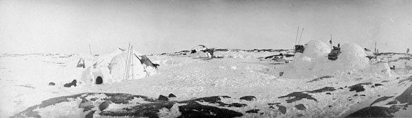 Snow Houses at Fullerton, Northwest Territories, 1903–04 Snow Houses at Fullerton, Northwest Territories, 1903–04