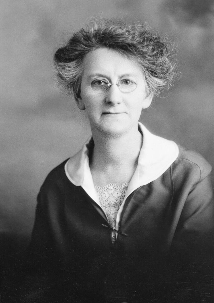 Eda Owen Woman in black-and-white.