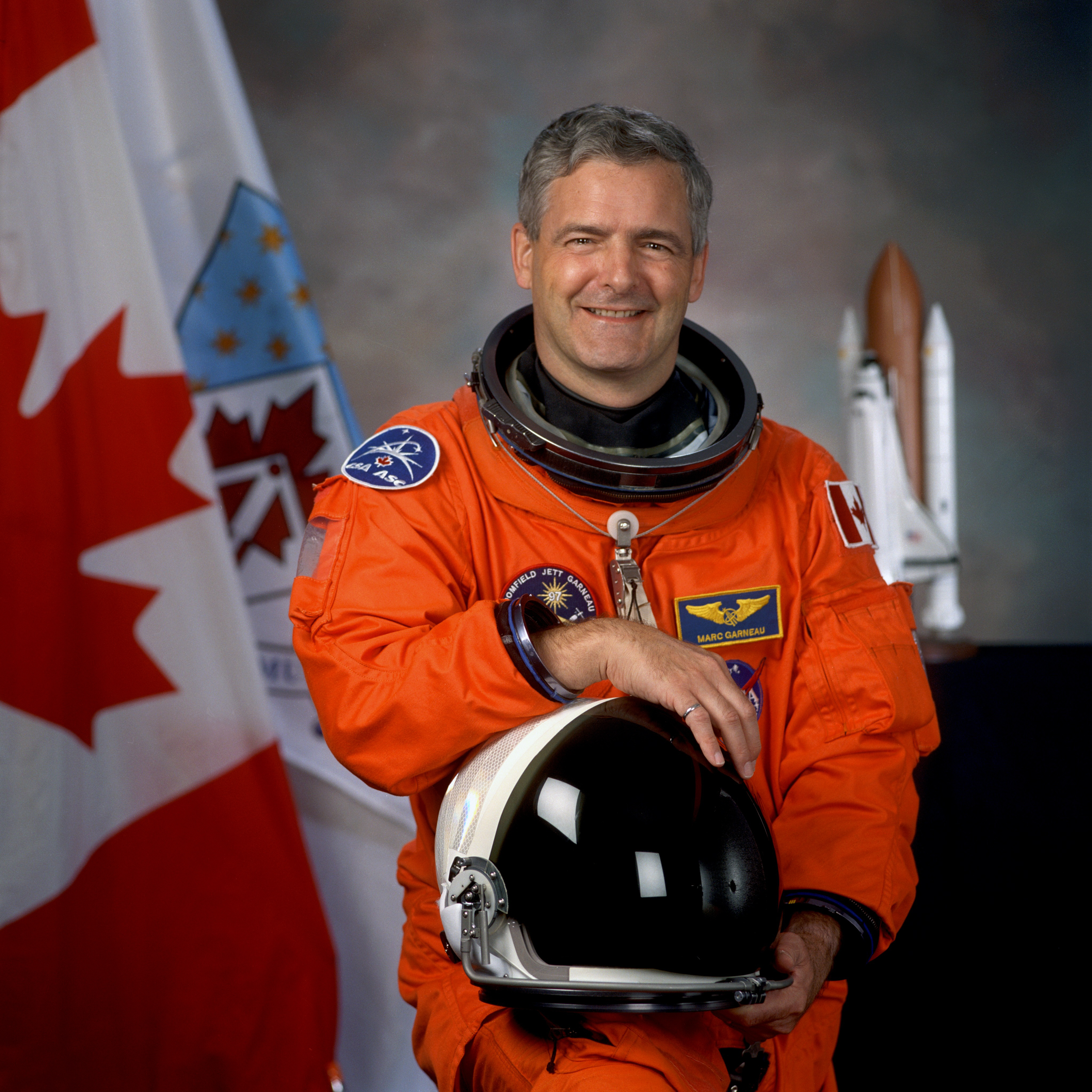 Photo officielle de l’astronaute de l’Agence spatiale canadienne Marc Garneau lors de la mission STS-97, le 28 septembre 2005.