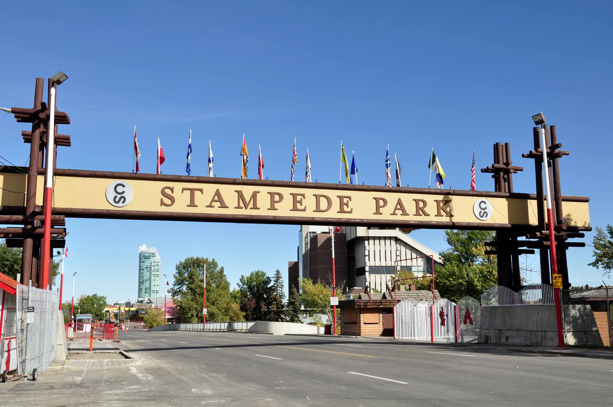 Enseigne d'entrée pour les terrains du Stampede de Calgary à Calgary, Alberta. Photo prise le 26 septembre 2011.