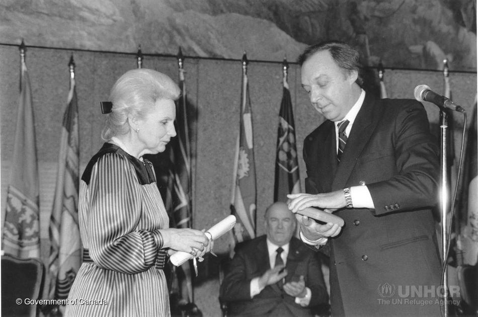 Governor General of Canada Jeanne Sauvé accepting the Nansen Award, 1986