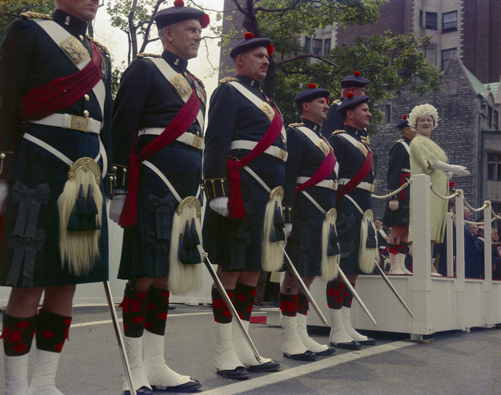 La reine Elizabeth lors d'une visite au Canada, vers 1943-1965.