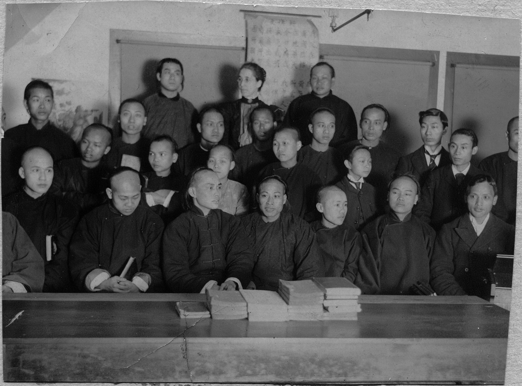 Chinese Canadians at the Mission School in Vancouver, B.C. in 1898. 