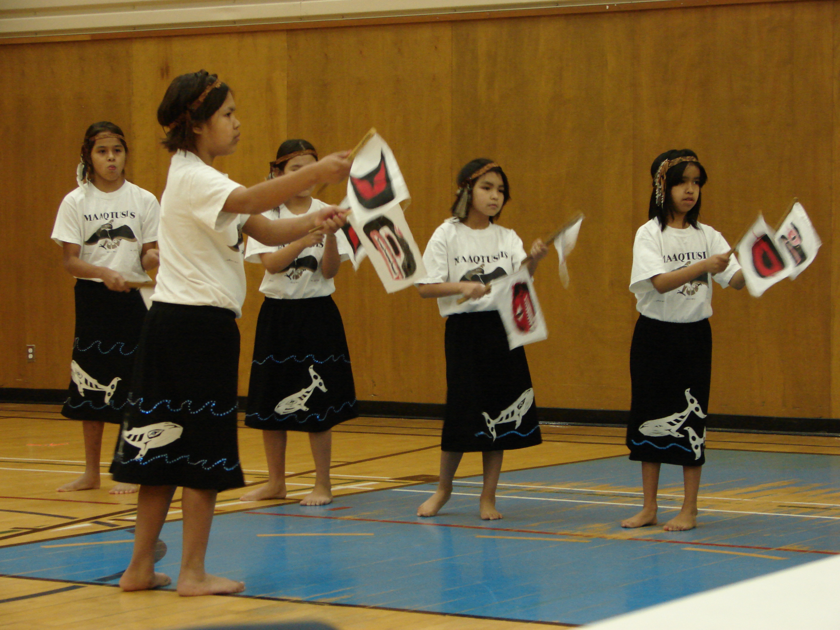 Danse de bienvenue à Ahousaht