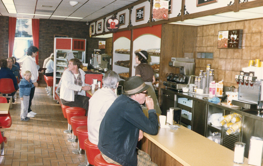 Tim Hortons a Vieux-Montréal, Tim Hortons is a large chain …