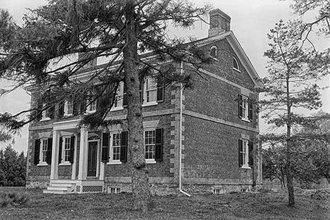 Toronto Feature: Gibson House (en anglais seulement)