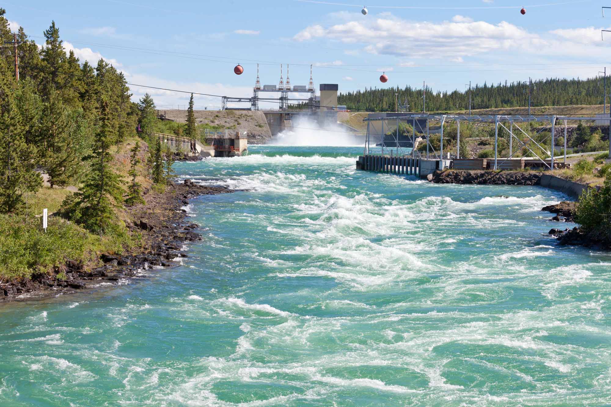 Déversoir du barrage hydroélectrique de Whitehorse