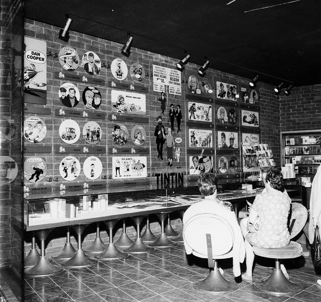 Intérieur du pavillon belge - Exposition sur les bandes dessinées à l