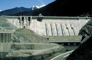 Revelstoke Dam