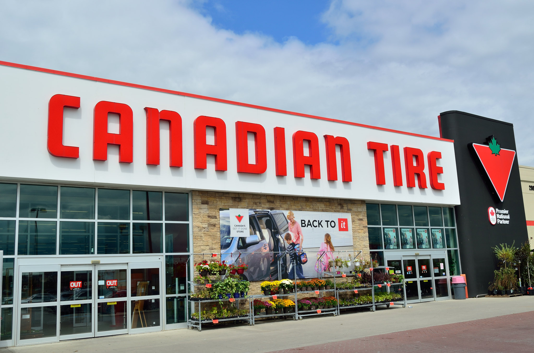 Photo of a Canadian Tire store