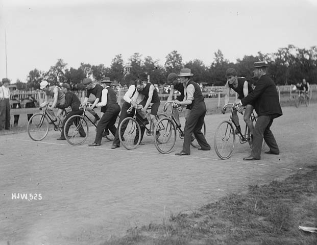 Course de vélo, ca. 1895