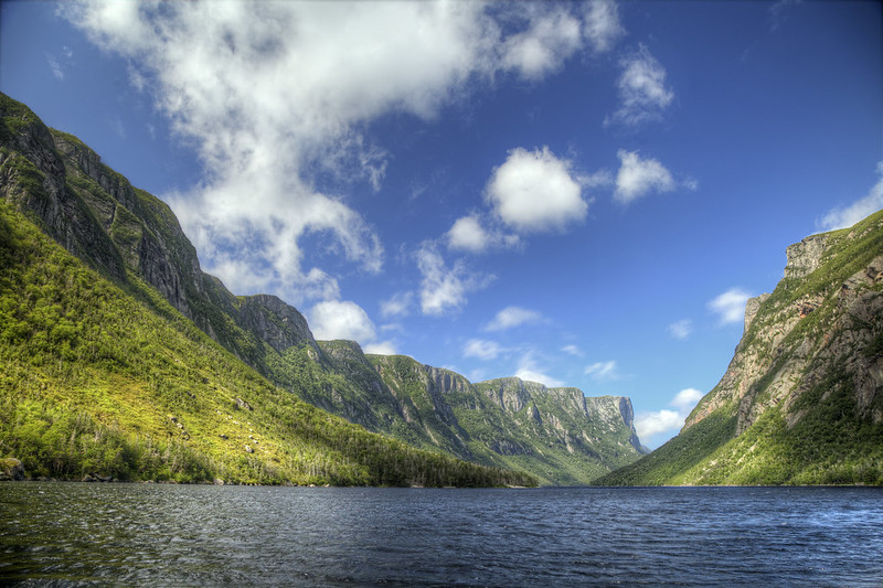 which provinces occupy the labrador peninsula