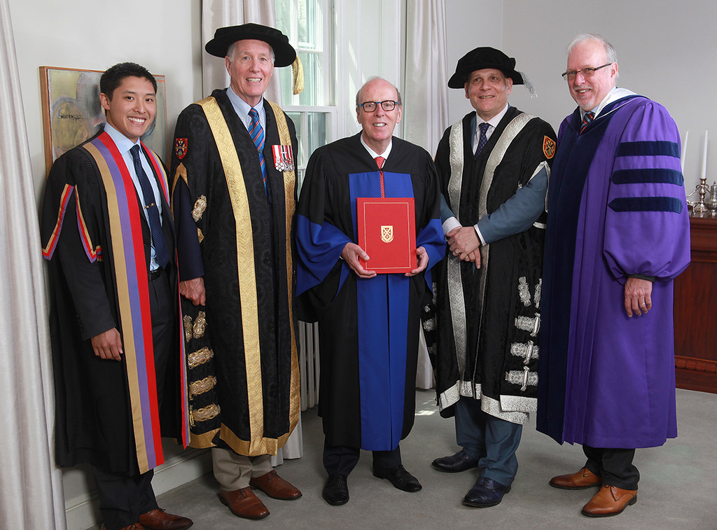 Récipiendaire d’un doctorat honorifique Stephen Smith a reçu un doctorat honorifique de l’Université Queen’s en 2017.